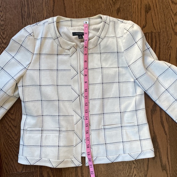Ann Taylor Matching Blouse and Blazer Set. - Picture 7 of 11